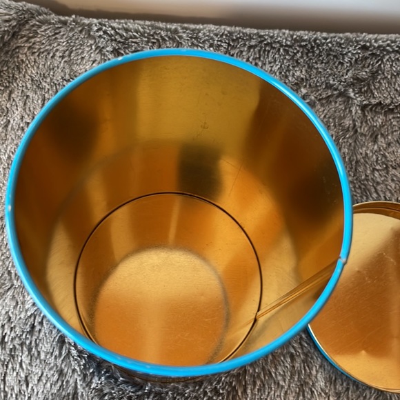 Collectible Bugs Bunny 50th Anniversary Brachs Tin (Empty) - Picture 8 of 13